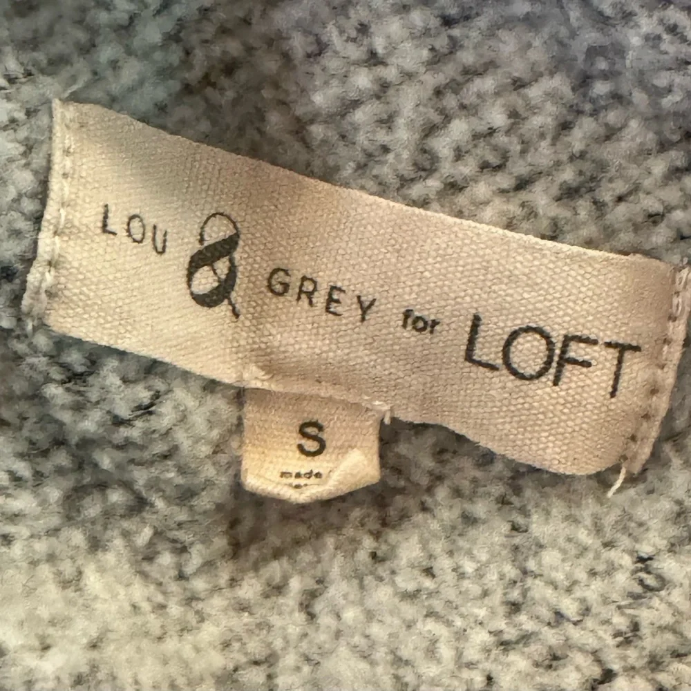 Lou Grey Loft Heart Embroidered Emoji Sweatshirt Women’s Small Gray Preppy Cozy - Picture 10 of 10